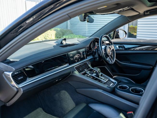 PORSCHE Panamera Photo 3