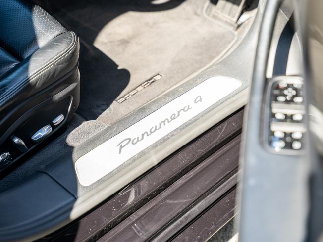 PORSCHE Panamera Photo 32
