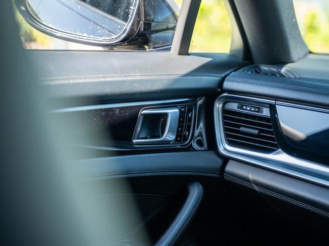PORSCHE Panamera Photo 33