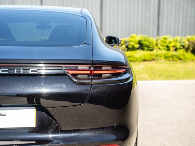 PORSCHE Panamera Photo 39