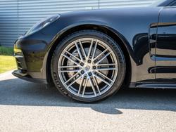 PORSCHE Panamera Photo 4
