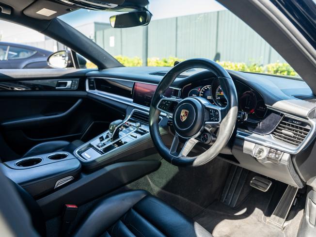 PORSCHE Panamera Photo 8