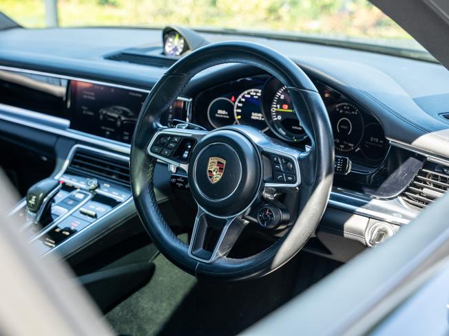 PORSCHE Panamera Photo 9