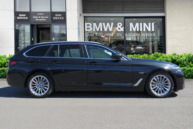 BMW 5 Series Photo 3