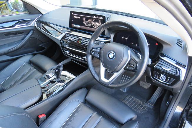 BMW 5 Series Photo 35