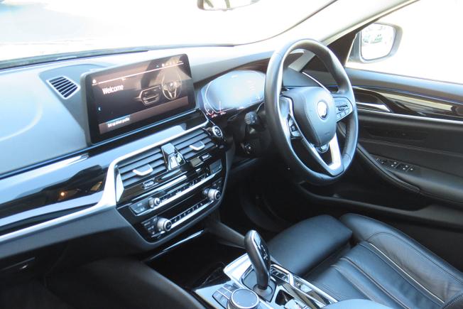 BMW 5 Series Photo 6