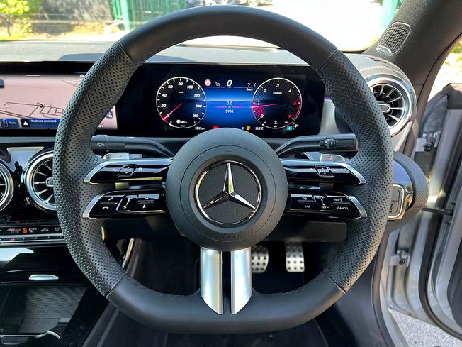 MERCEDES-BENZ CLA Class Photo 21