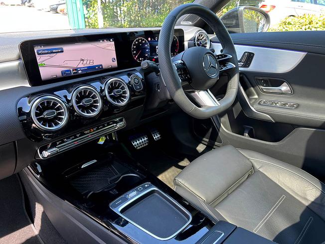 MERCEDES-BENZ CLA Class Photo 3