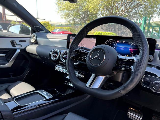 MERCEDES-BENZ CLA Class Photo 5