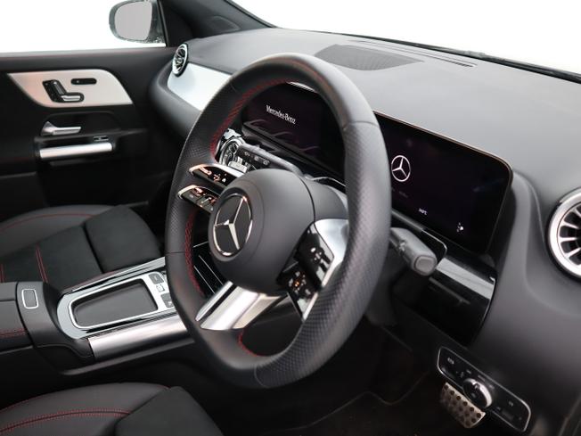 MERCEDES-BENZ GLA Photo 12