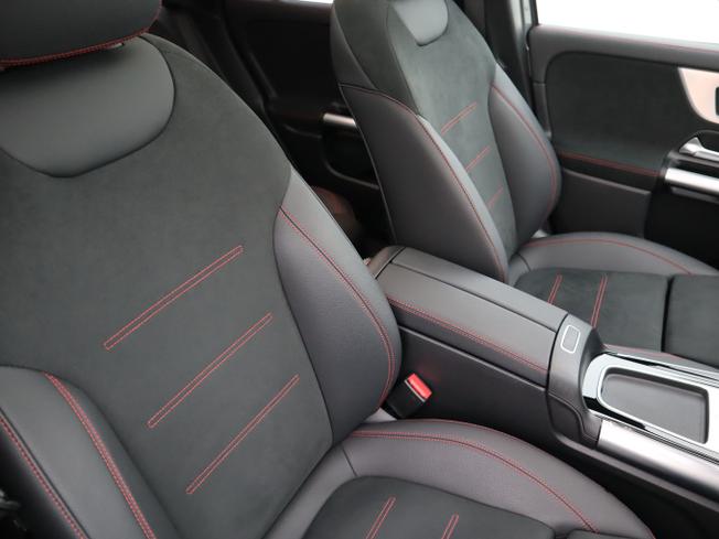 MERCEDES-BENZ GLA Photo 13