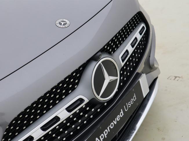 MERCEDES-BENZ GLA Photo 15