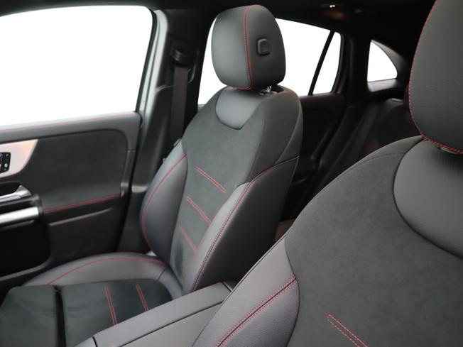 MERCEDES-BENZ GLA Photo 16