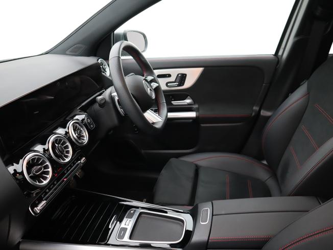 MERCEDES-BENZ GLA Photo 17