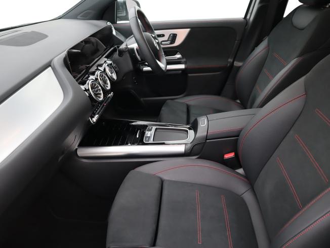 MERCEDES-BENZ GLA Photo 18