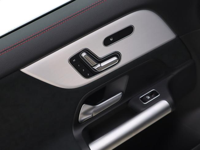 MERCEDES-BENZ GLA Photo 19