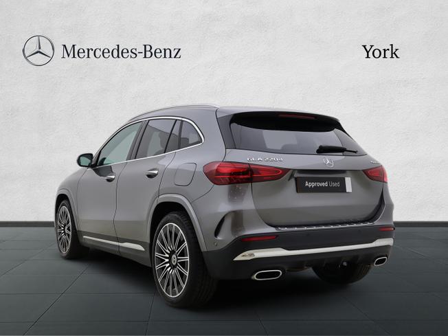 MERCEDES-BENZ GLA Photo 2