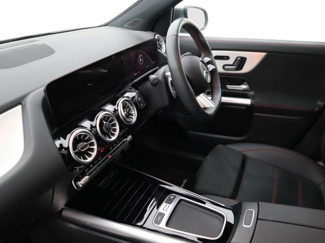 MERCEDES-BENZ GLA Photo 20