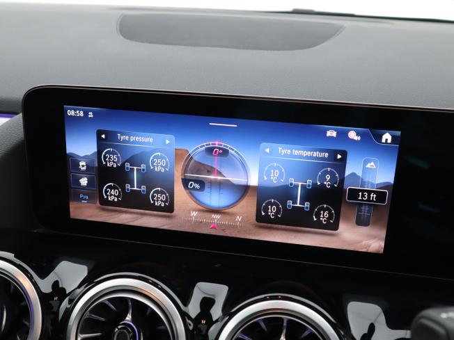 MERCEDES-BENZ GLA Photo 32