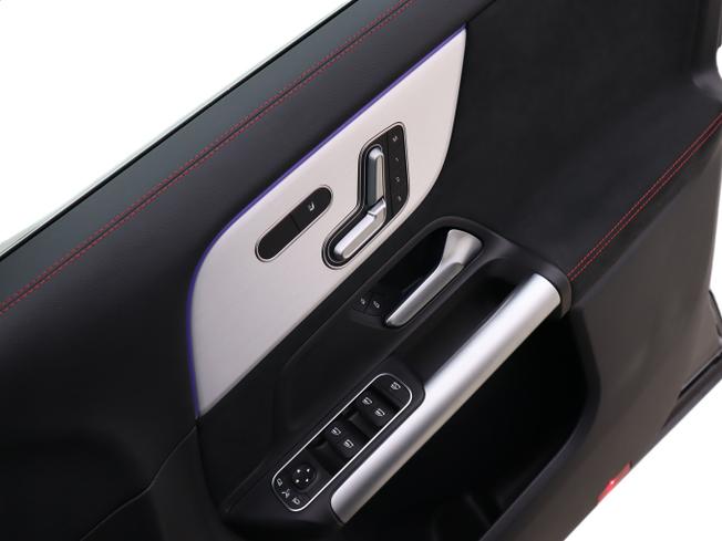 MERCEDES-BENZ GLA Photo 36