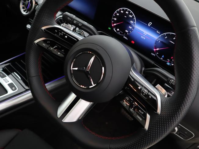 MERCEDES-BENZ GLA Photo 38