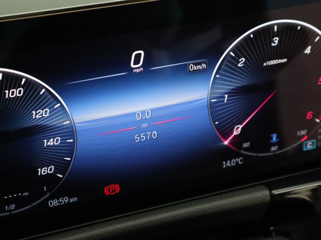 MERCEDES-BENZ GLA Photo 4