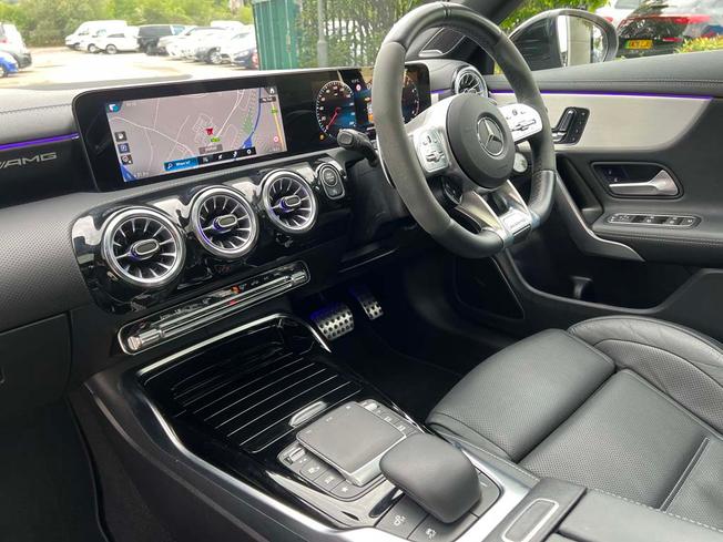 MERCEDES-BENZ CLA Class Photo 3