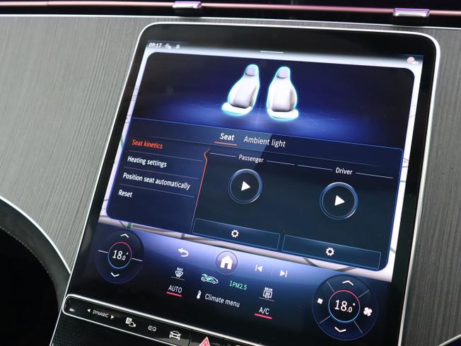 MERCEDES-BENZ EQE Photo 31