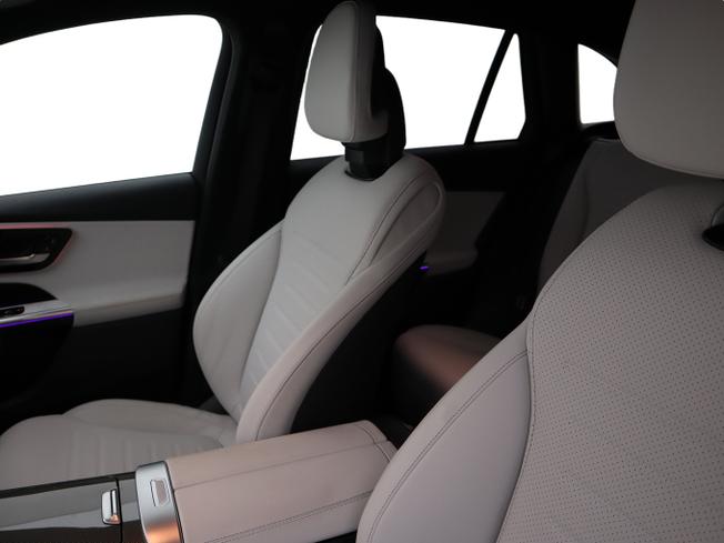 MERCEDES-BENZ GLC Photo 16