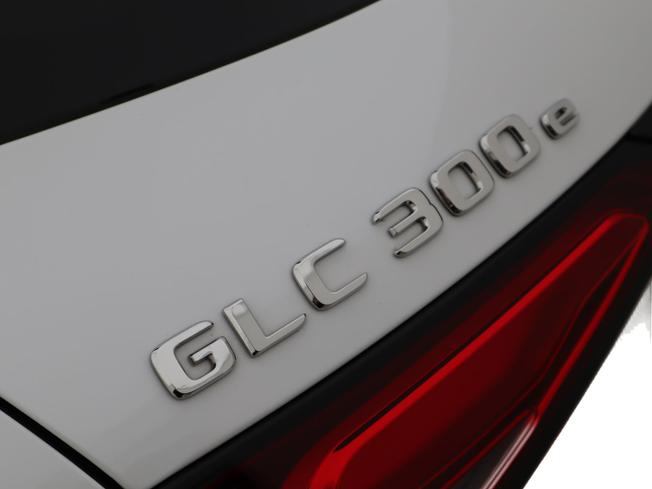 MERCEDES-BENZ GLC Photo 23