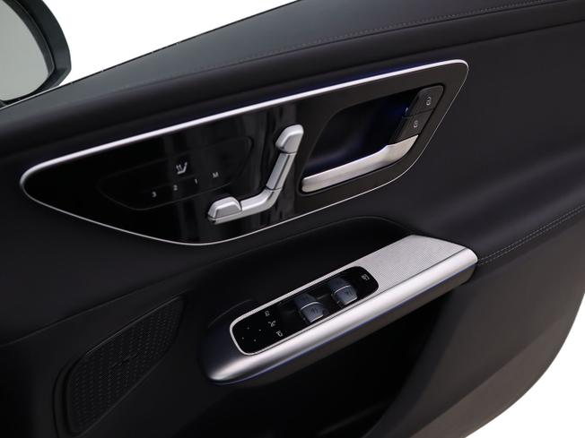 MERCEDES-BENZ GLC Photo 26