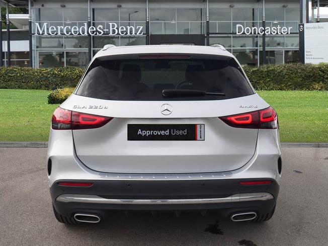 MERCEDES-BENZ GLA Photo 11