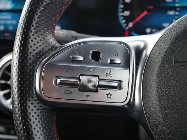 MERCEDES-BENZ GLA Photo 12