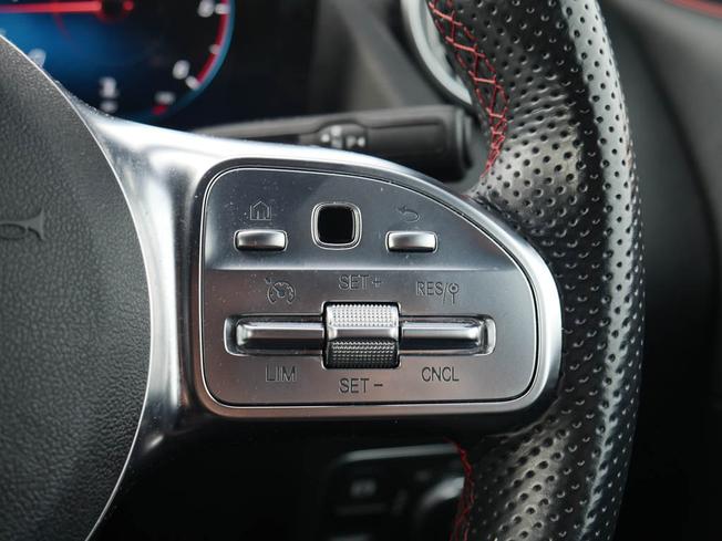 MERCEDES-BENZ GLA Photo 13