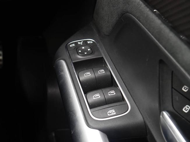 MERCEDES-BENZ GLA Photo 16