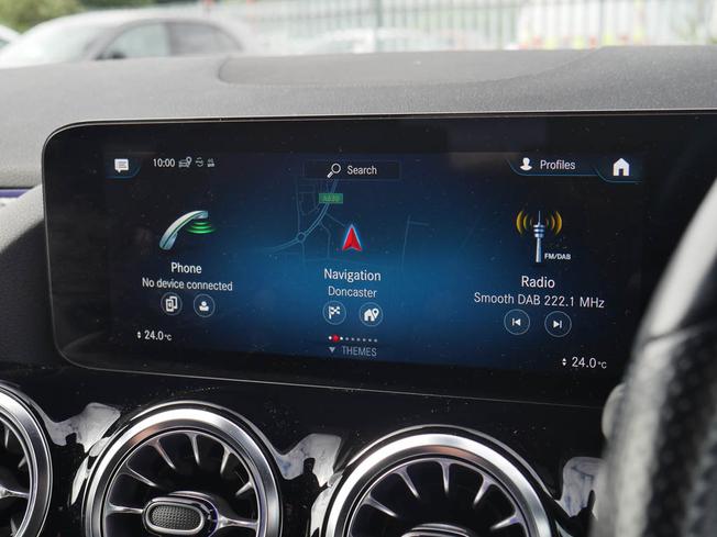 MERCEDES-BENZ GLA Photo 18