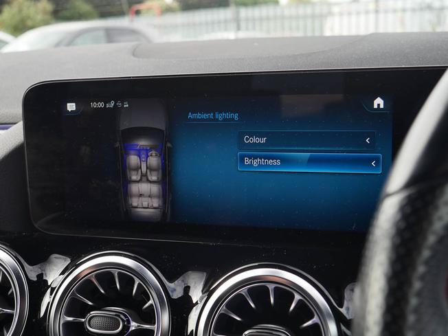 MERCEDES-BENZ GLA Photo 21