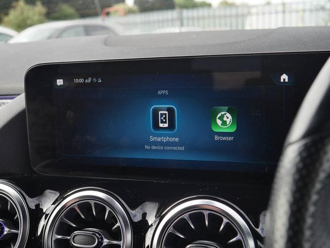 MERCEDES-BENZ GLA Photo 22