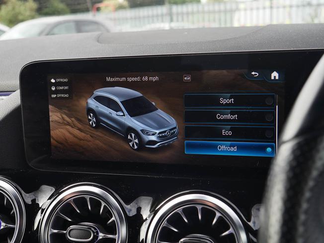 MERCEDES-BENZ GLA Photo 25