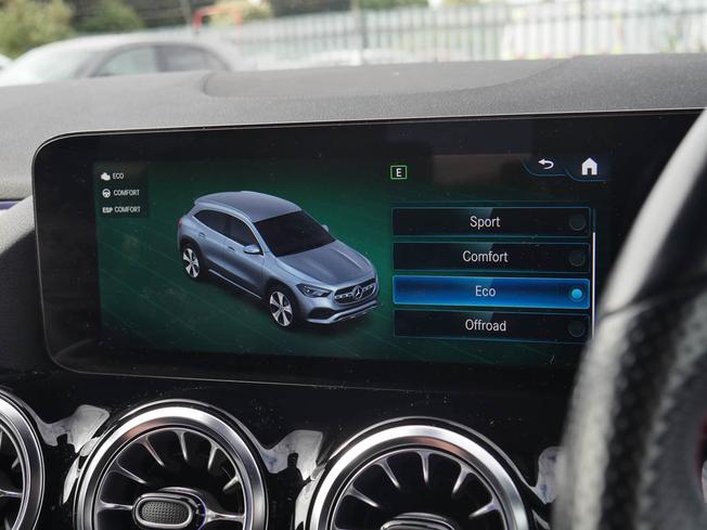 MERCEDES-BENZ GLA Photo 26