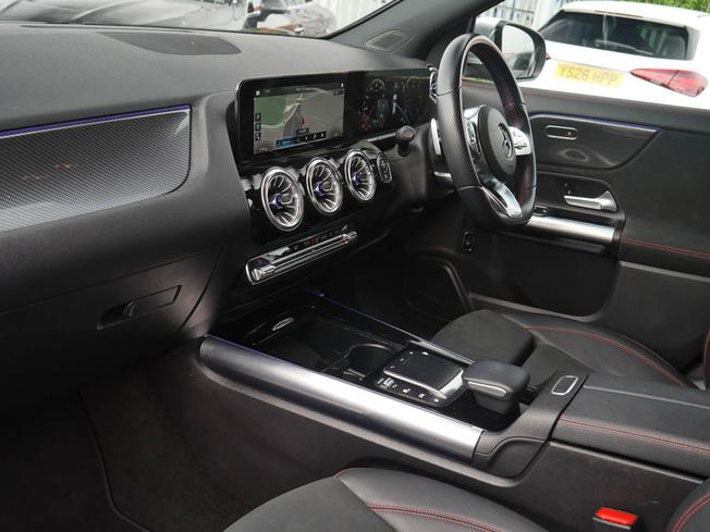 MERCEDES-BENZ GLA Photo 3