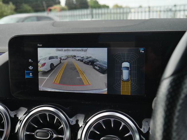 MERCEDES-BENZ GLA Photo 30