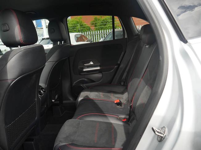 MERCEDES-BENZ GLA Photo 38