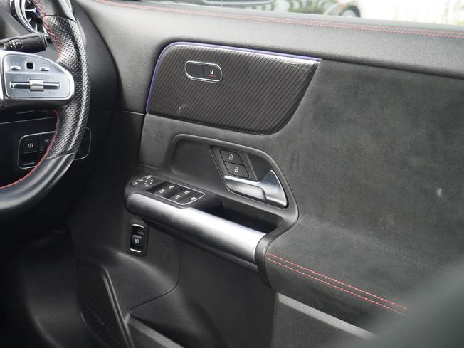 MERCEDES-BENZ GLA Photo 42