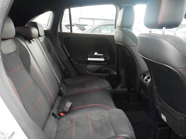 MERCEDES-BENZ GLA Photo 8