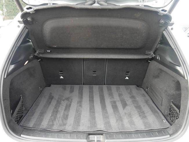 MERCEDES-BENZ GLA Photo 9