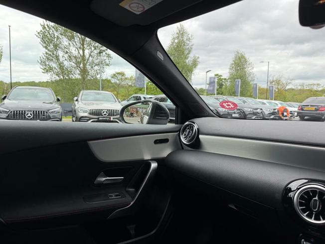 MERCEDES-BENZ A Class Photo 38