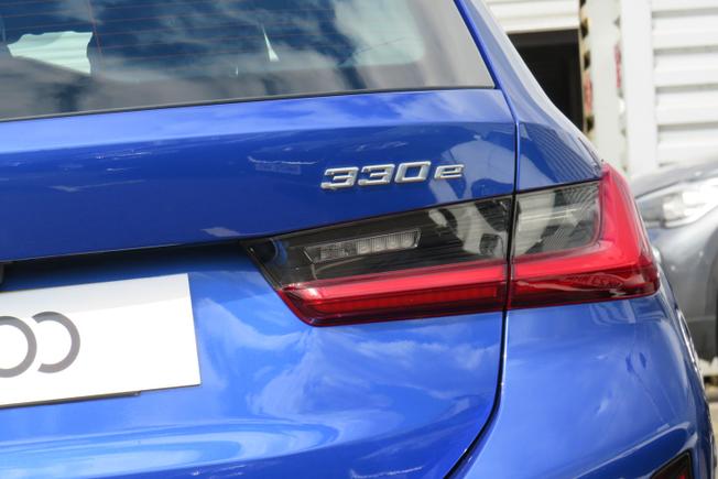 BMW 3 Series Photo 13