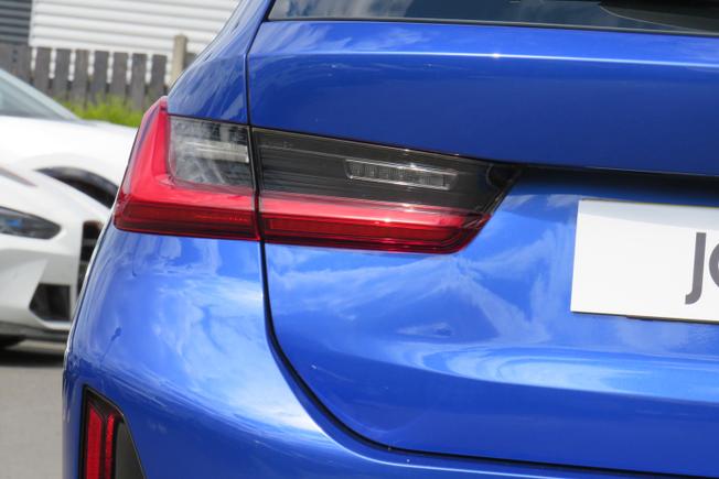 BMW 3 Series Photo 14