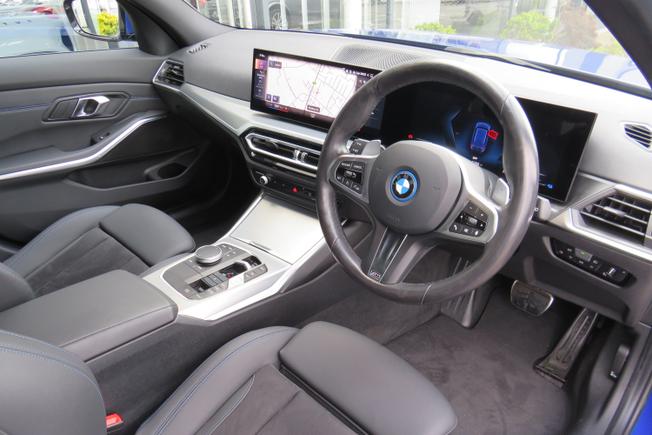 BMW 3 Series Photo 15